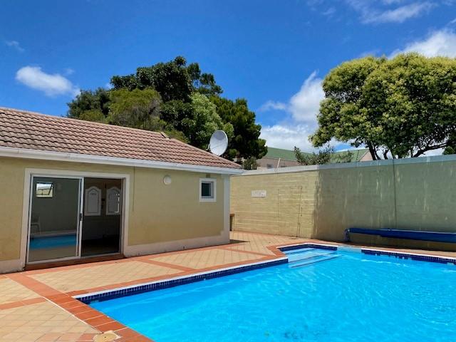 2 Bedroom Property for Sale in Wynberg Western Cape